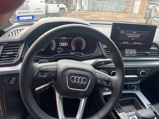 2024 Audi Q5 Premium Plus 45 TFSI S line quattro - Interior Steering Wheel With Keys Image